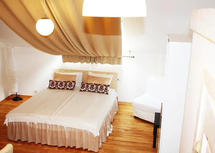 斯特普诺公寓 3*